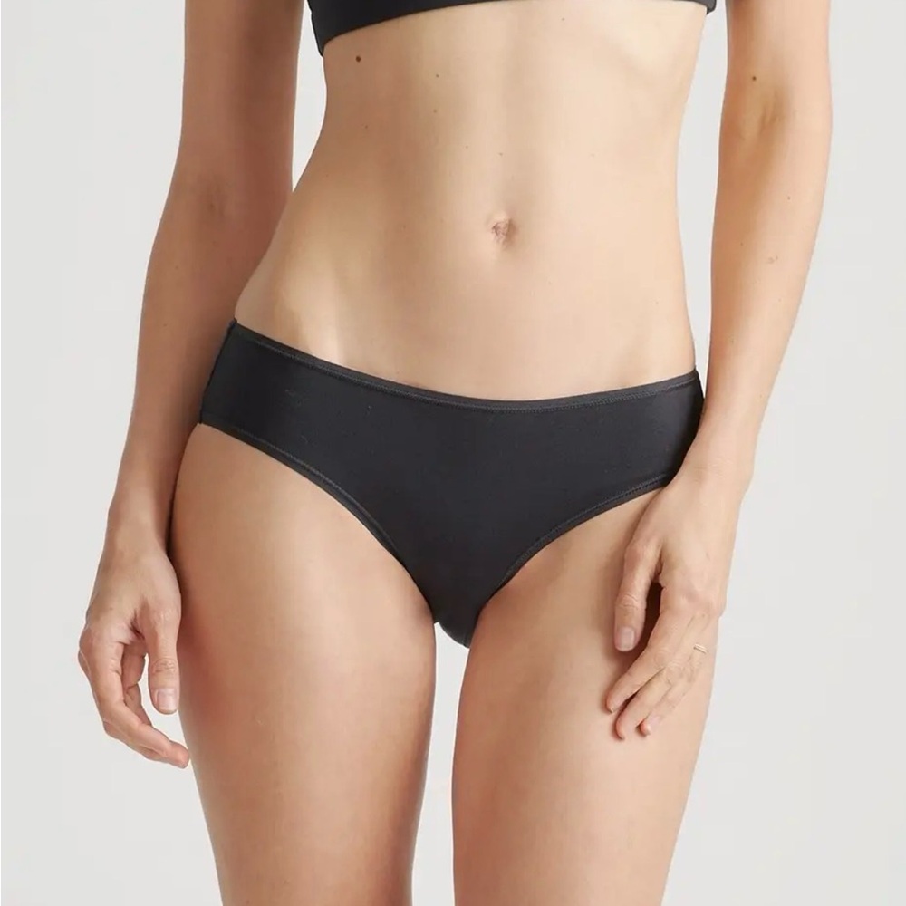 Quince Organic Cotton Hipsters 4 Black and 2 White Size Small R377
